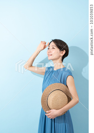 A woman wearing a dress (summer/beauty/ultraviolet) A woman wearing a dress (summer/beauty/ultraviolet) 101039853