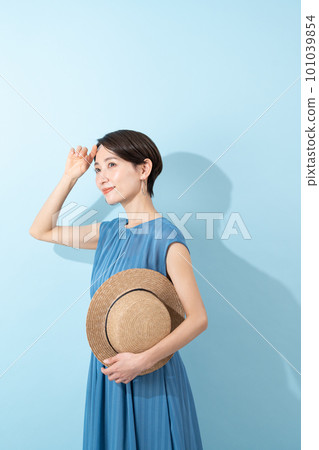 A woman wearing a dress (summer/beauty/ultraviolet) A woman wearing a dress (summer/beauty/ultraviolet) 101039854