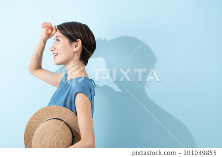 穿裙子的女人（夏日/美女/紫外線） 101039855