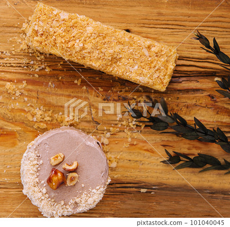 napaleon cake and kiev cake on top view 101040045