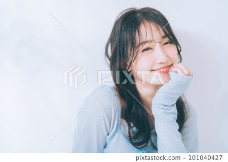 年輕女子髮型圖片 年輕女子髮型圖片 101040427