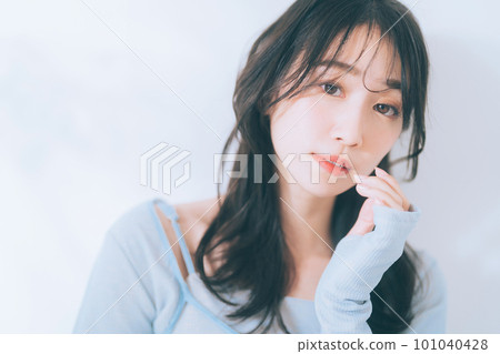 年輕女子髮型圖片 101040428