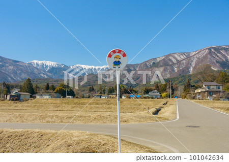 Scenery of the school road in the countryside [Azumino] 101042634