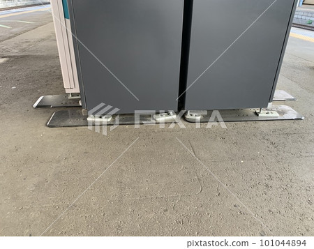 Hardware under the vending machine Hardware under the vending machine 101044894