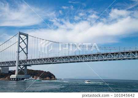 Onaruto Bridge seen from a sightseeing boat 101045642