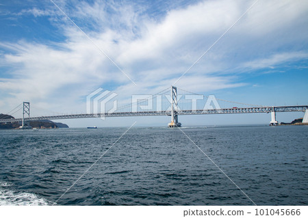 Onaruto Bridge seen from a sightseeing boat 101045666