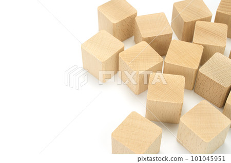 隨機放置的方塊,積木,沒有字母,白色背景 隨機放置的方塊,積木,沒有字母,白色背景 101045951