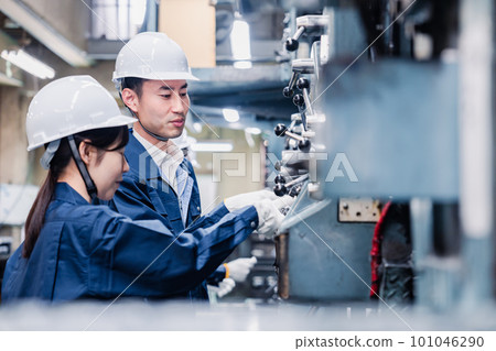 在發電廠工作的工作人員 在發電廠工作的工作人員 101046290