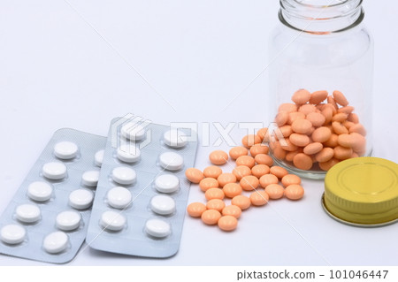 Image of medicine and pills 101046447