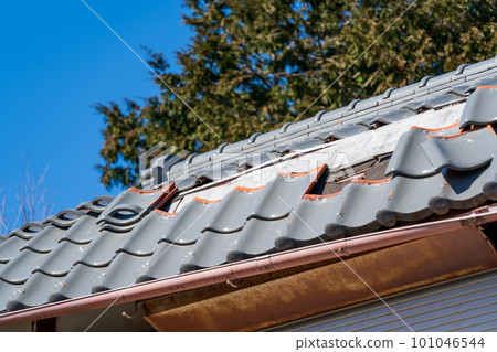 Japanese roof tiles, misaligned roof tiles, causes of rain leaks 101046544