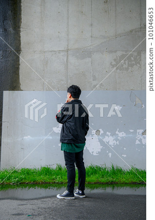 person smoking person smoking 101046653