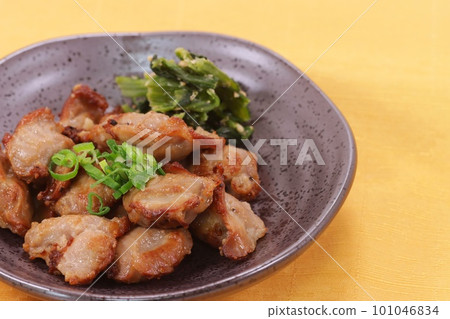 串燒烤雞肉串,雞胗,雞肉,前菜 串燒烤雞肉串,雞胗,雞肉,前菜 101046834