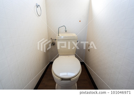 toilet toilet 101046971