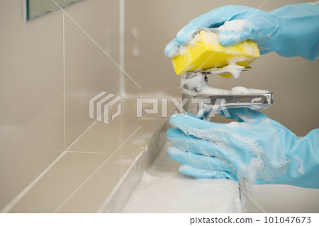 Scotch Brite Sponges for cleaning faucets, sanitary wares, bathrooms Scotch Brite Sponges for cleaning faucets, sanitary wares, bathrooms 101047673