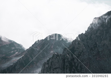 Autumn Tateyama mountain range Autumn Tateyama mountain range 101048281