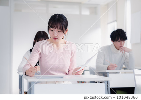 便衣考生參加考試 便衣考生參加考試 101048366