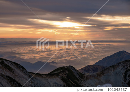 Autumn Tateyama mountain range Autumn Tateyama mountain range 101048587