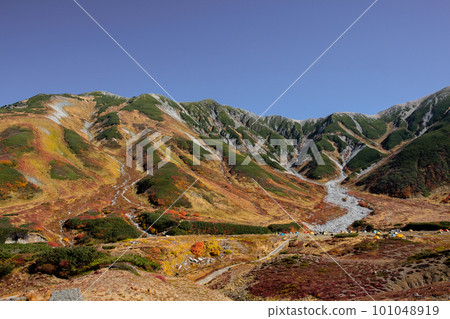 Autumn Tateyama mountain range 101048919
