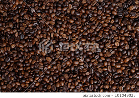 photo macro close up texture of roasted coffee beans dark, can be used as a background. photo macro close up texture of roasted coffee beans dark, can be used as a background. 101049023