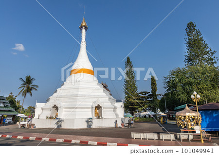 Wat Phrathat Doi Kong Mu is an ancient Thai Buddhist temple in Mae Hong Son province, It is located on Doi Kong Mu hill 1,300 m above sea level 101049941