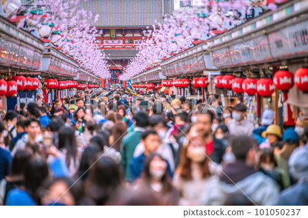 日本東京街景戴上口罩個人判斷…淺草寺人流驚人,已經很亂了…外國人也越來越多=3月29日 日本東京街景戴上口罩個人判斷…淺草寺人流驚人,已經很亂了…外國人也越來越多=3月29日 101050237