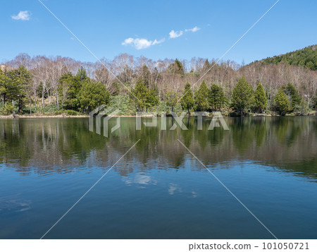 [Nagano Prefecture] Kido Pond on a sunny day 101050721