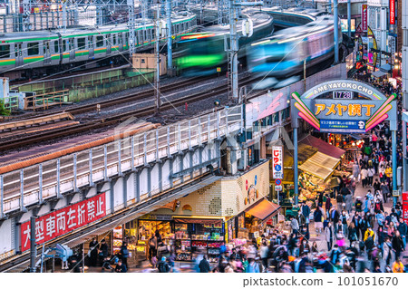 日本東京街景 個人決定...戴上口罩...看著熙熙攘攘的阿美橫河和山手線 =3月19日 日本東京街景 個人決定...戴上口罩...看著熙熙攘攘的阿美橫河和山手線 =3月19日 101051670
