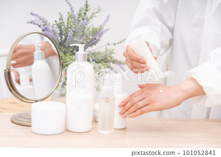 Women's hand painting hand cream Women's hand painting hand cream 101052841