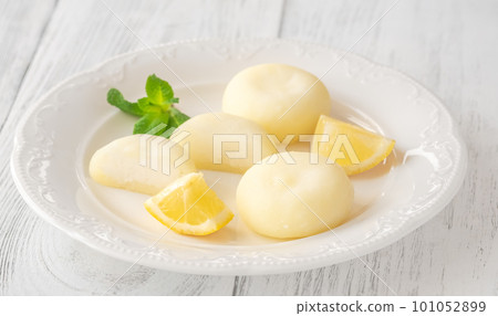 Mochi - Japanese rice cake 101052899