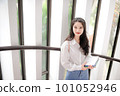 Young pretty woman holding some notebooks 101052946