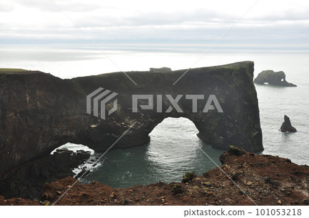 Beautiful shot of the Dyrholaey cape and peninsula in Iceland Beautiful shot of the Dyrholaey cape and peninsula in Iceland 101053218