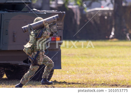 SDF personnel preparing for anti-tank combat SDF personnel preparing for anti-tank combat 101053775