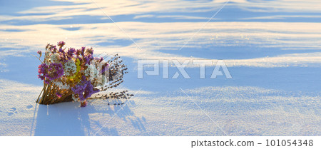 The bouqet of pink birthday flowers on the snow garden in the country 101054348