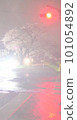夜櫻花、雨、紅燈 101054892