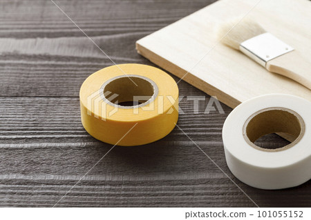 黃色和白色遮蔽膠帶 黃色和白色遮蔽膠帶 101055152