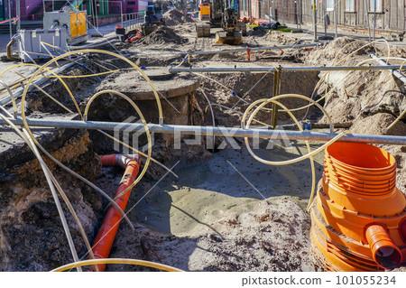 Replacement of underground communications pipes in the city street using a site dewatering system 101055234