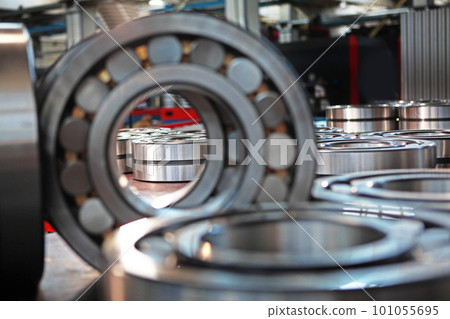 Finished products made of closed and open type bearings. The product is out of focus and the image is blurred. The concept of industry.General view of a large number of bearings.Selective focus. Finished products made of closed and open type bearings. The product is out of focus and the image is blurred. The concept of industry.General view of a large number of bearings.Selective focus. 101055695