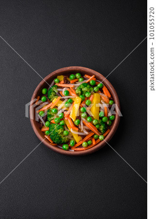 Delicious steamed vegetables broccoli, mushrooms, peas, carrots and onions Delicious steamed vegetables broccoli, mushrooms, peas, carrots and onions 101055720