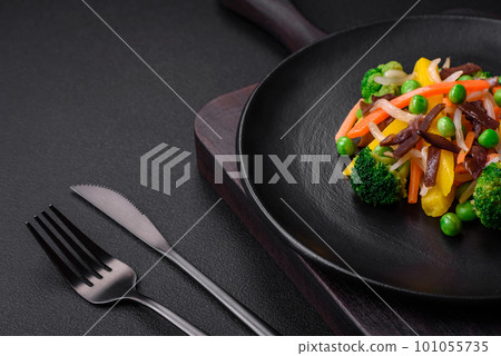 Delicious steamed vegetables broccoli, mushrooms, peas, carrots and onions 101055735