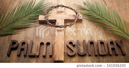 Palm sunday background. Cross and palm on vintage background. 101056205