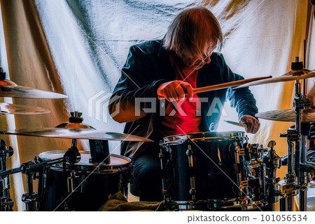 instrument, percussion, man 101056534