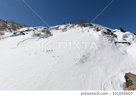 殘雪期從那須岳登山道看到的風景 101056605