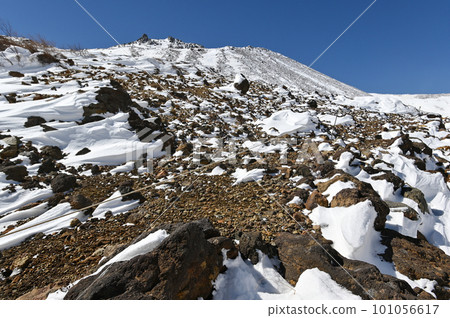 殘雪期從那須岳登山道看到的風景 101056617