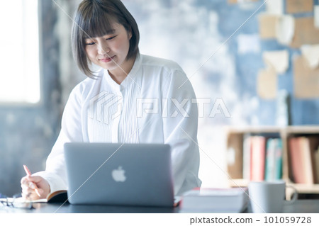 Young woman doing telework in the living room Young woman doing telework in the living room 101059728