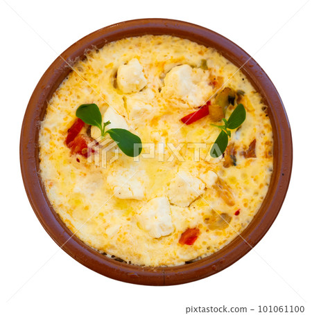 Delicate delicious vegetable pie with cheese served on clay pot. Flan de legumes et feta Delicate delicious vegetable pie with cheese served on clay pot. Flan de legumes et feta 101061100