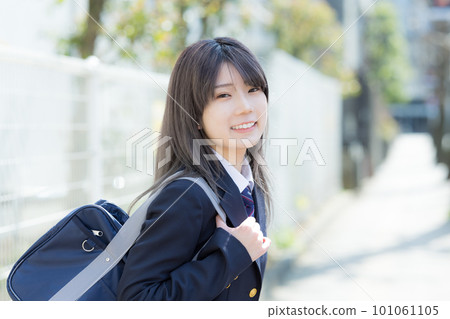 訪問學校的高中學生形象 101061105