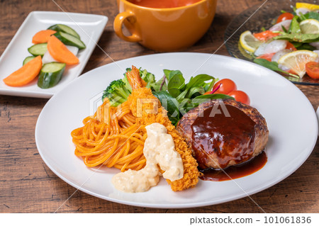 Delicious hamburger 101061836