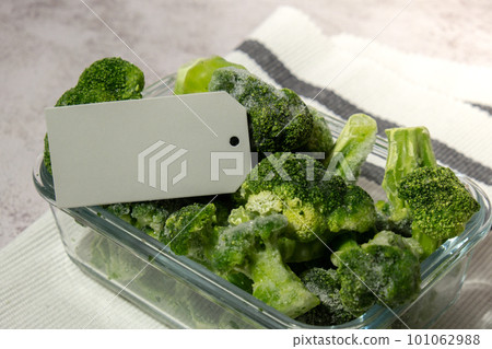 Frozen food broccoli florets with empty paper note copy space for text homemade. Harvesting concept. Stocking up vegetables for winter storage. Healthy food 101062988