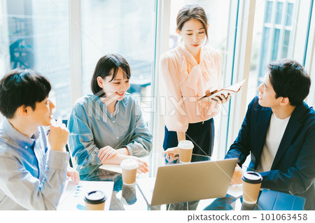 Business scenes (conferences, meetings) 101063458