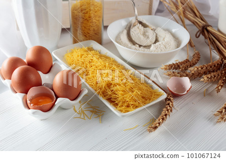 Vermicelli with ingredients. Vermicelli with ingredients. 101067124